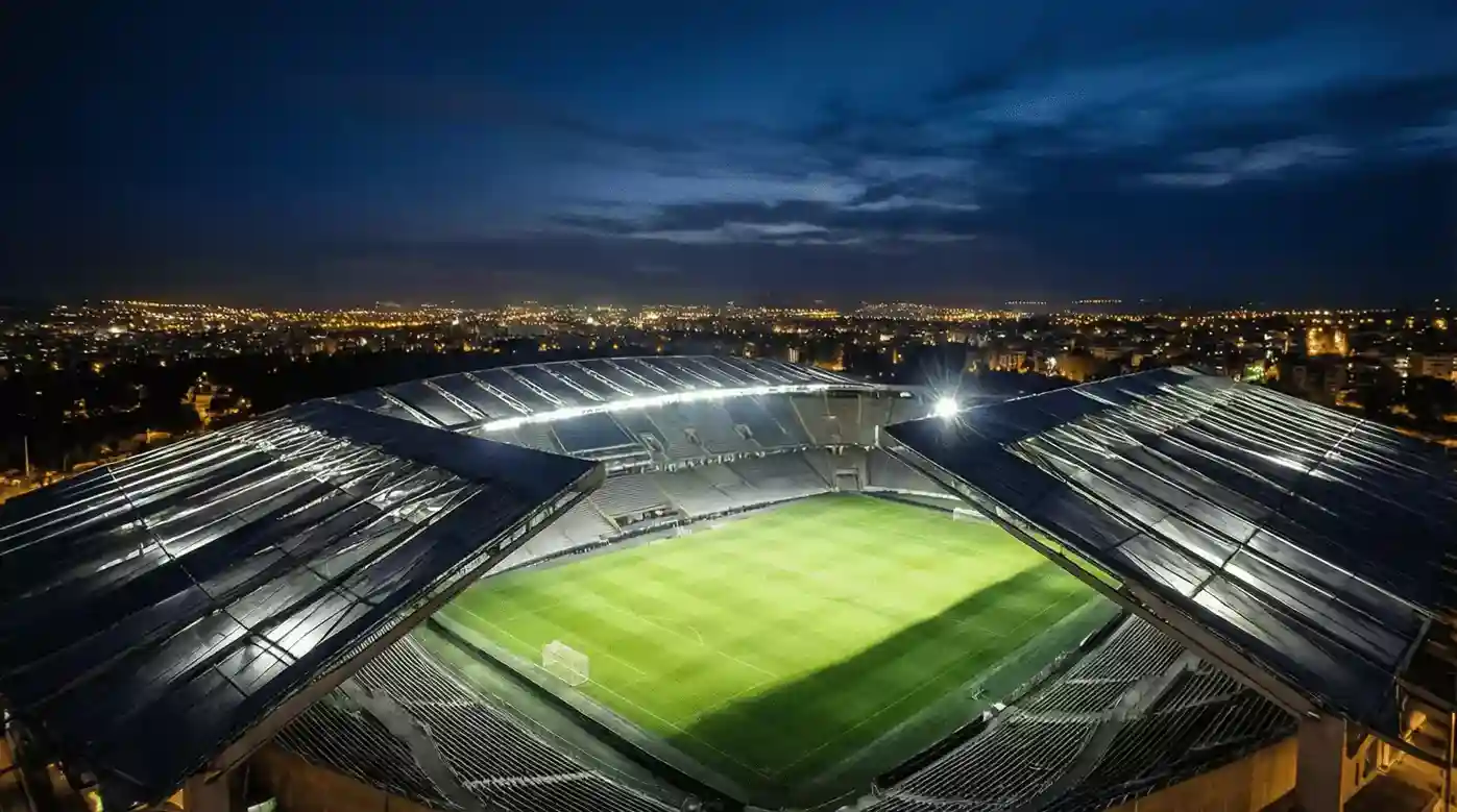 Vista nocturna de estadio catalán antes del derbi local